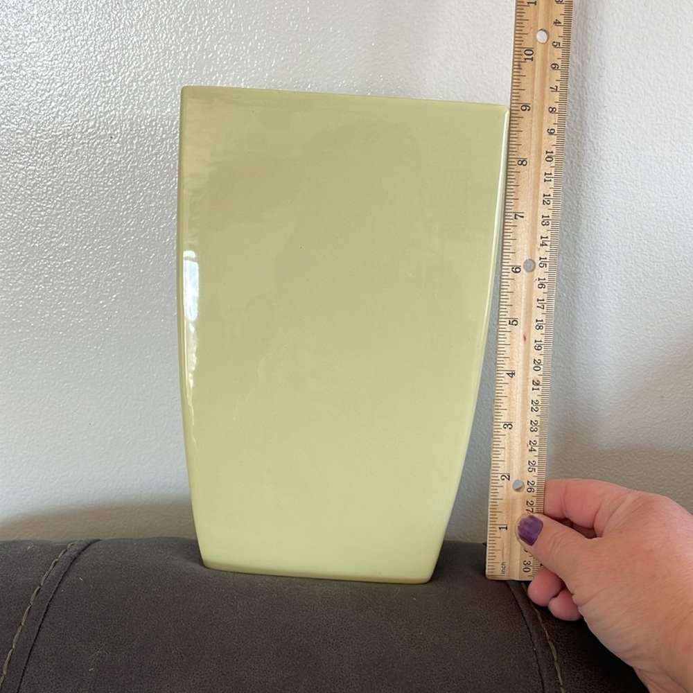 Red Envelope Pistachio Green Rectangular Vase Pre-Owned (2) - Picture 6 of 6